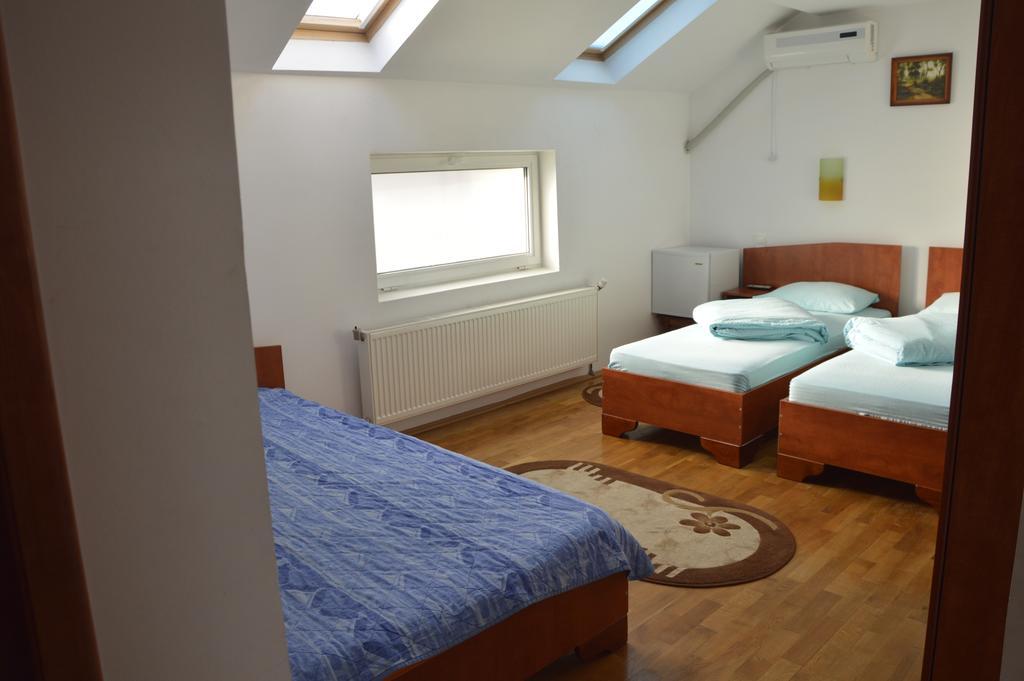 سيغيتو مارماتيي Motel Buti الغرفة الصورة