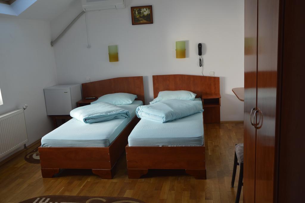 سيغيتو مارماتيي Motel Buti الغرفة الصورة