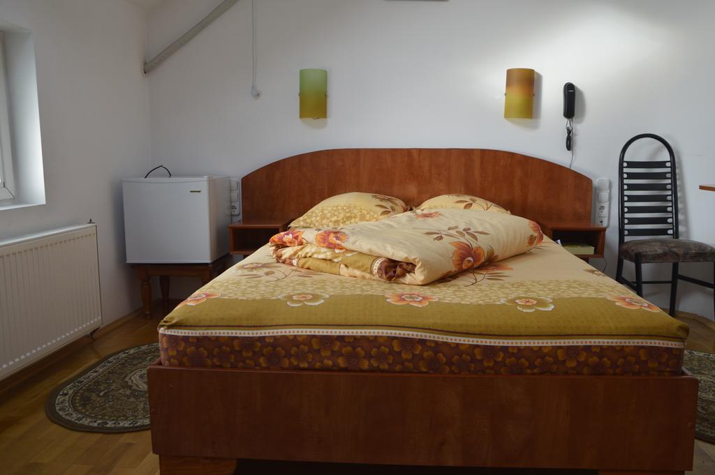 سيغيتو مارماتيي Motel Buti الغرفة الصورة